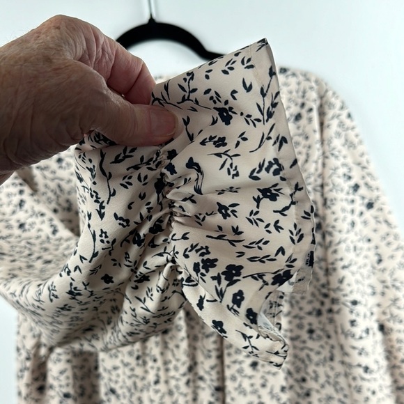 No maker SZ 4X Beige&Black Floral Print Long Sleeve Puffy Ruffle cuff top no… - Picture 3 of 9
